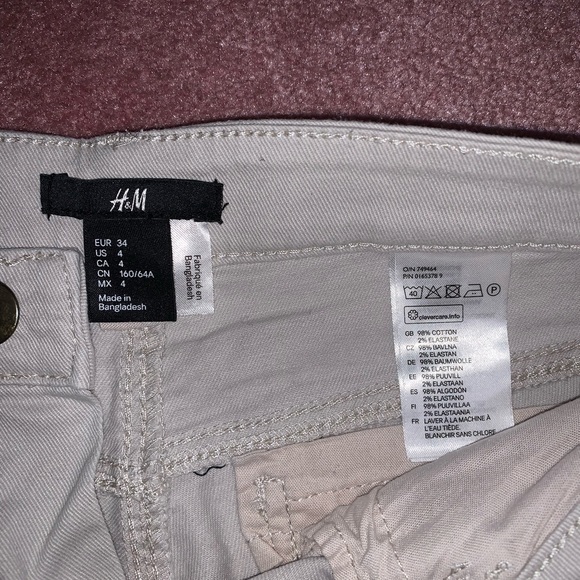 H&M Shorts - Picture 2 of 3